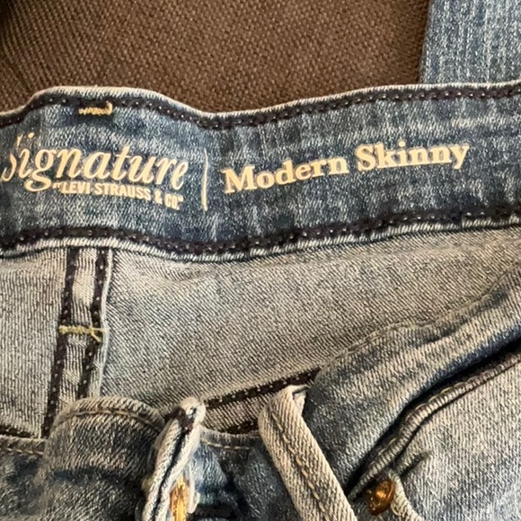 Levi Signature Modern Skinny Jeans - Picture 7 of 10